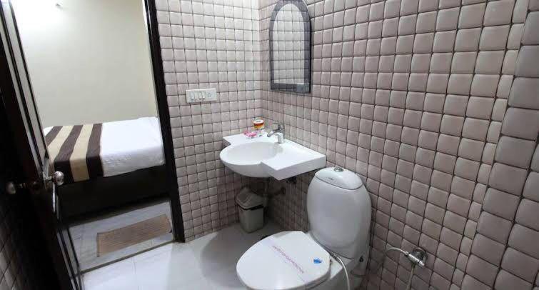 Hotel Radiance Delhi  Ngoại thất bức ảnh