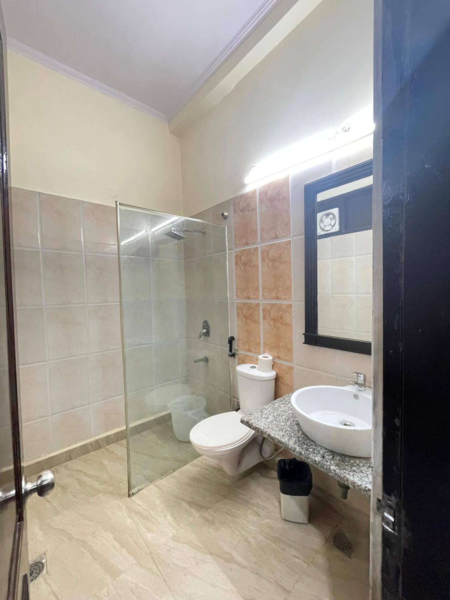 Hotel Radiance Delhi  Ngoại thất bức ảnh