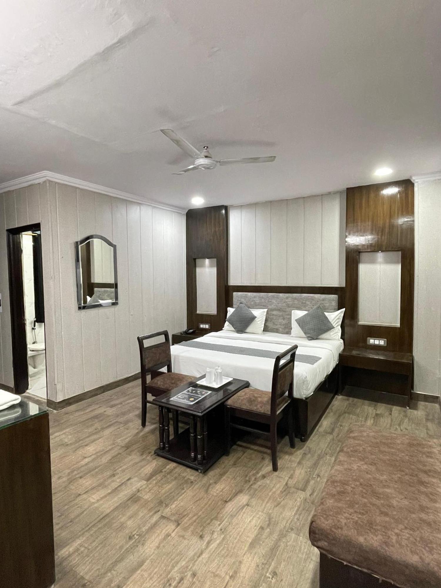 Hotel Radiance Delhi  Ngoại thất bức ảnh