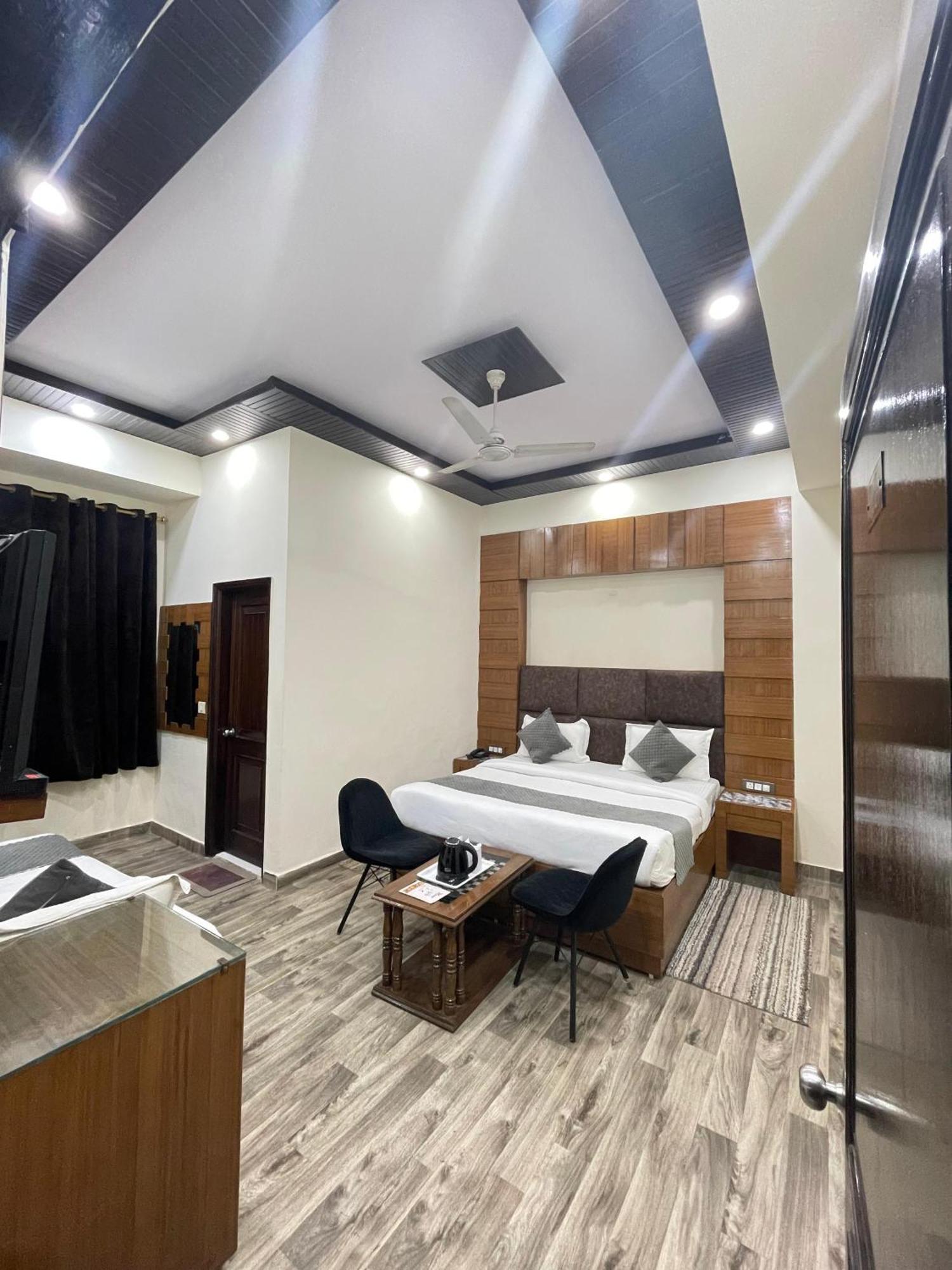 Hotel Radiance Delhi  Ngoại thất bức ảnh