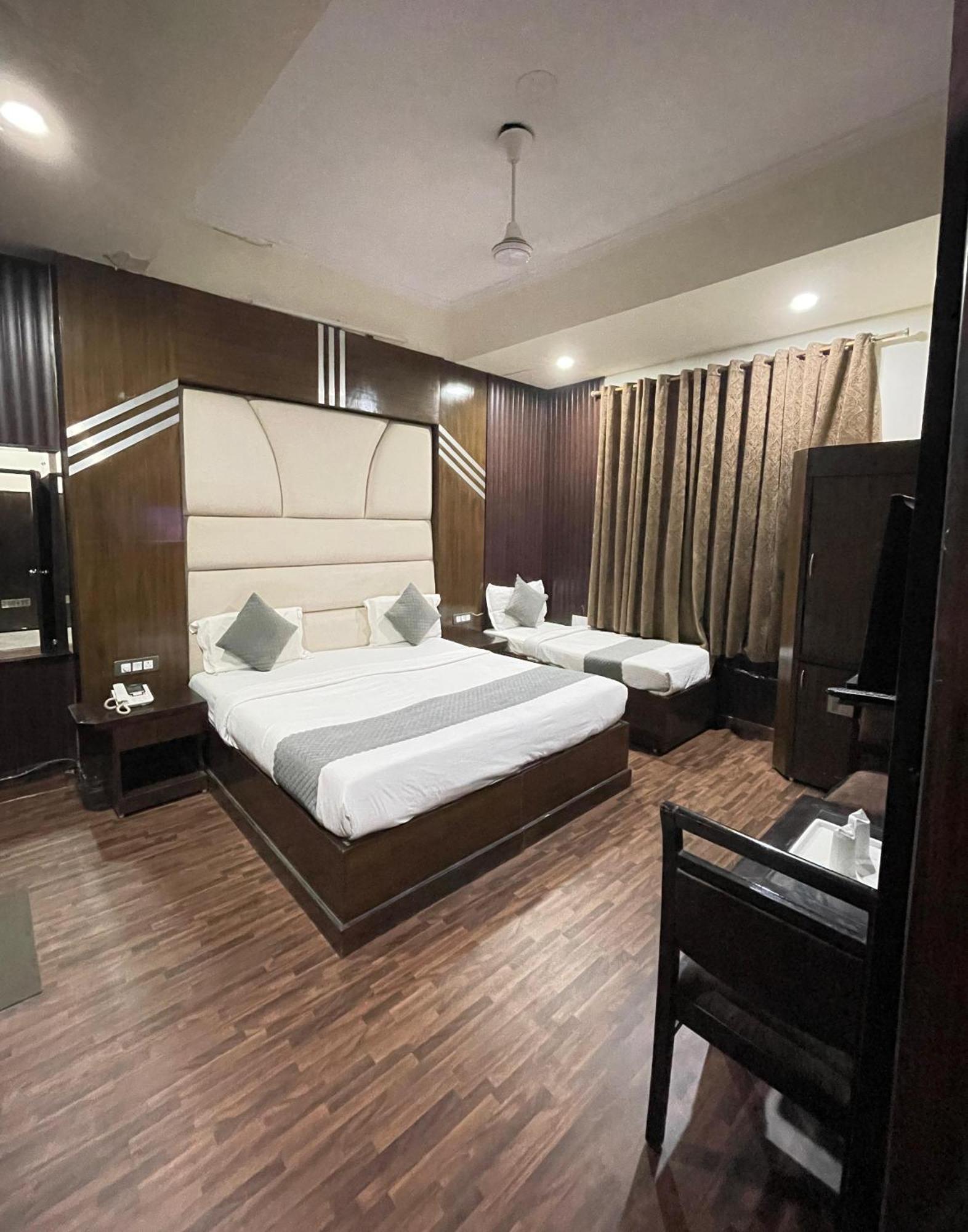 Hotel Radiance Delhi  Ngoại thất bức ảnh